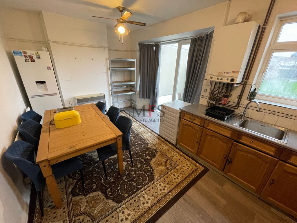 Property photo 3 of 10 Photo 3