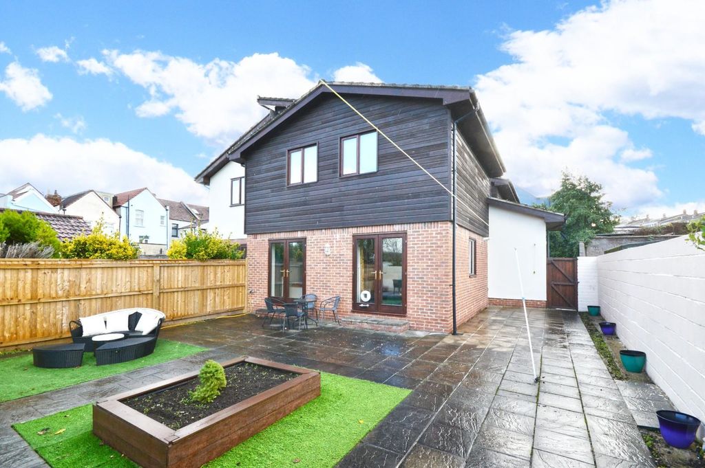 Property photo 2 of 13