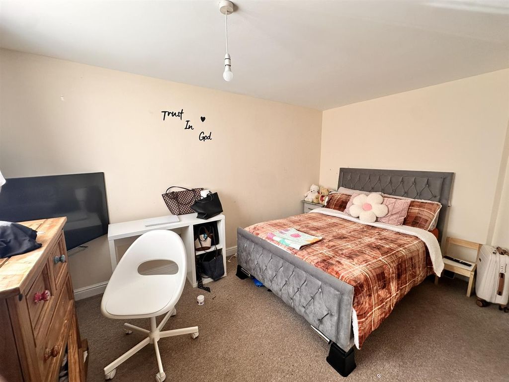Property photo 3 of 15 Bedroom