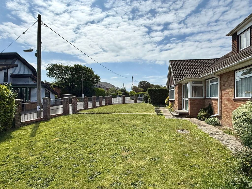 Property photo 2 of 28 Picture No. 01