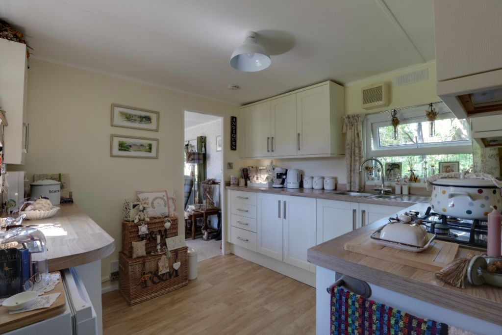 Property photo 2 of 11 Kitchen