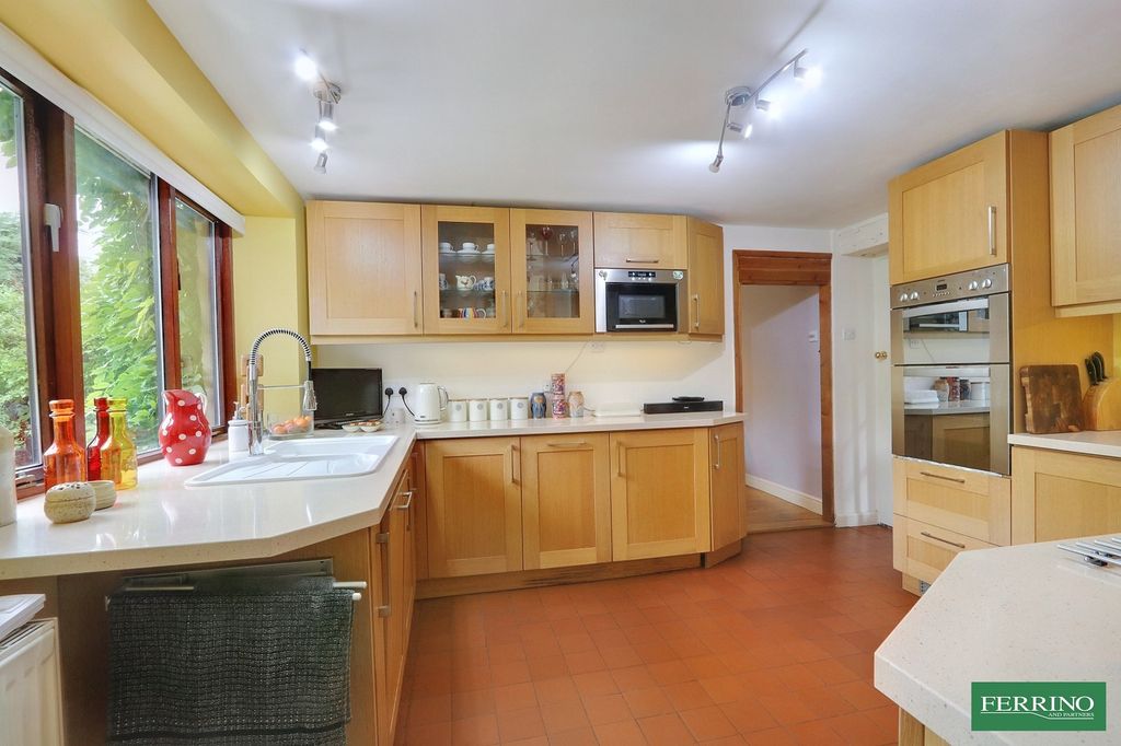 Property photo 2 of 27 Kitchen