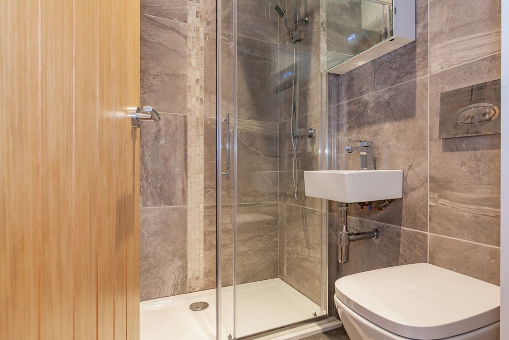 Property photo 3 of 6 122878