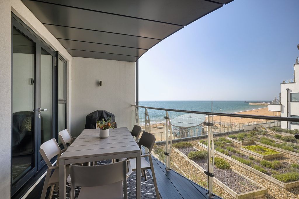 Additional image 4 of 3 bed flat for sale4 Sea View, Ramsgate CT11