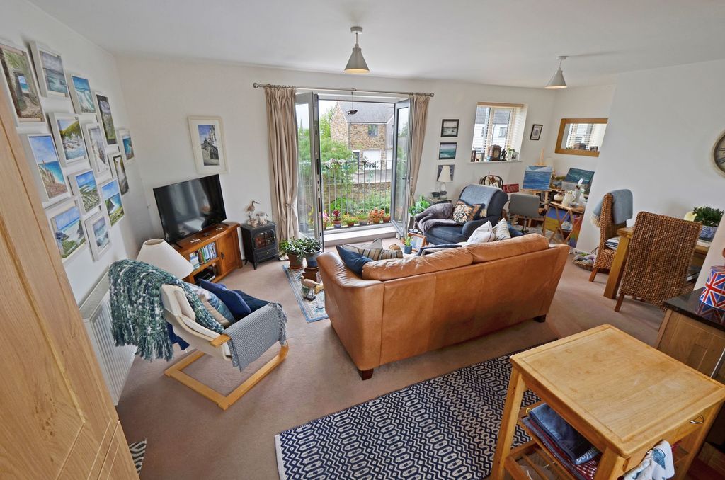 Property photo 2 of 22
