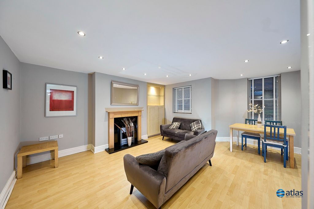 Property photo 3 of 14 Lounge