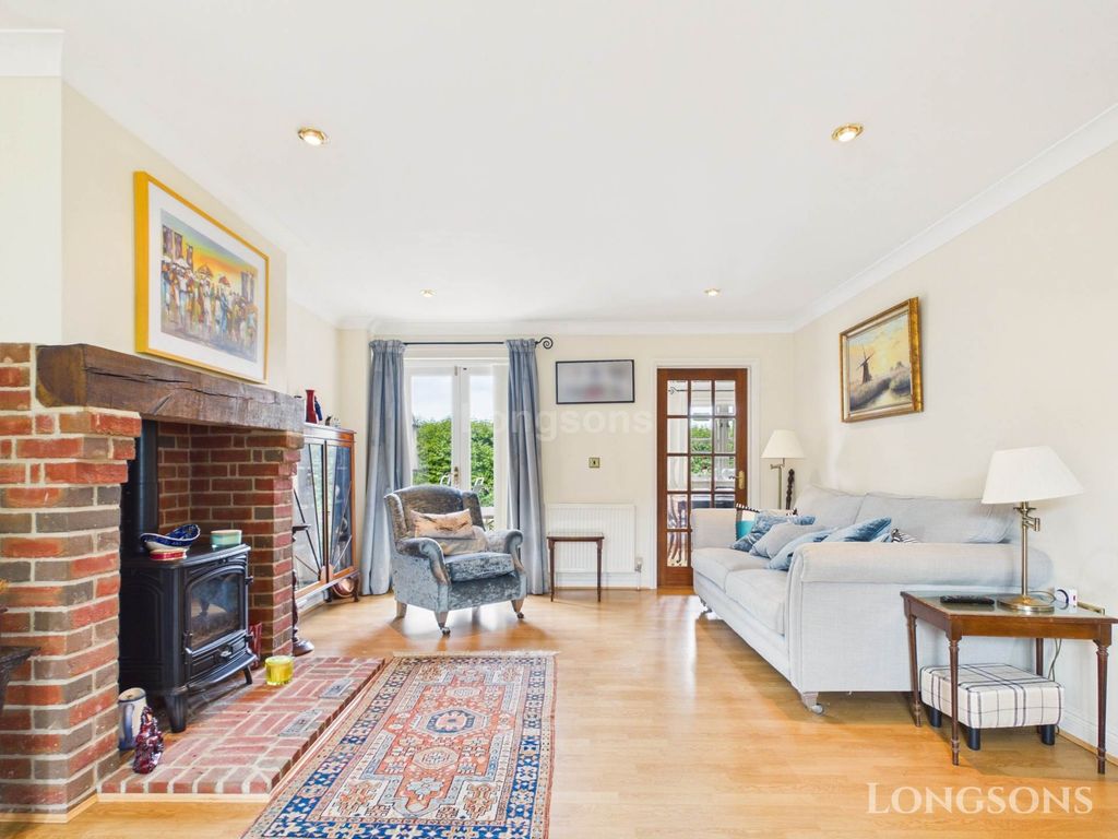 Property photo 2 of 25