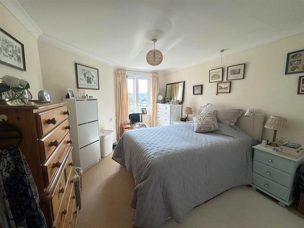 Property photo 3 of 7 Bedroom.Jpg