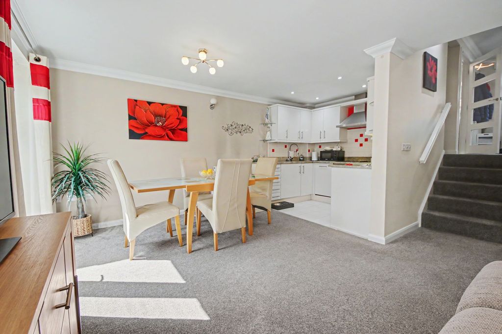 Property photo 2 of 22