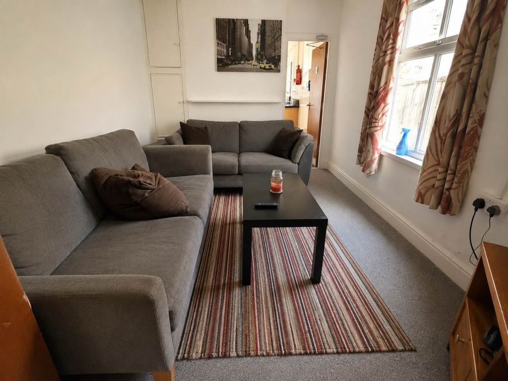 Property photo 3 of 3 Lounge 72 Cambrian