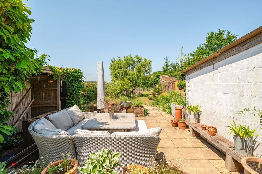 Property photo 2 of 18 Patio & Garden