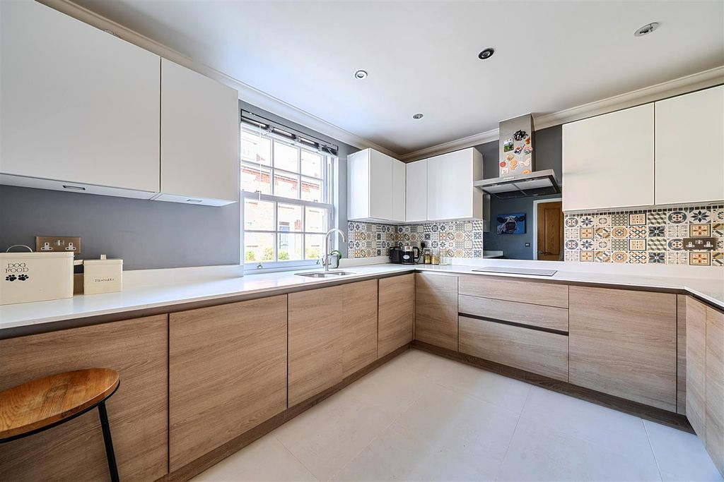 Property photo 3 of 26 Kitchen