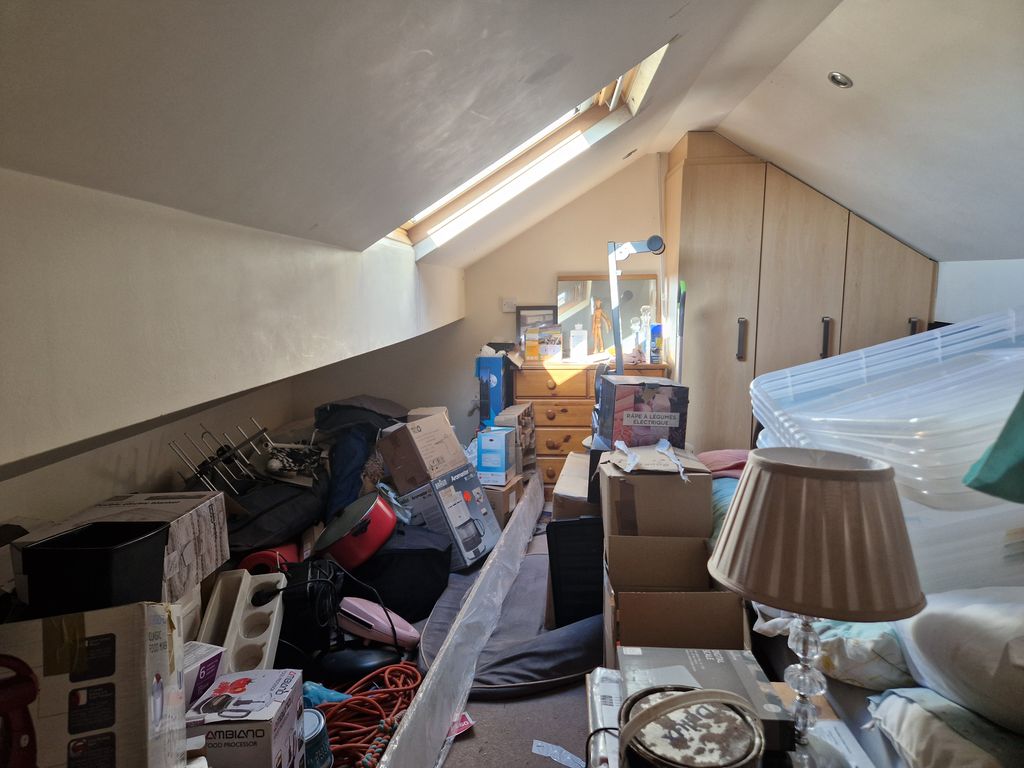 Property photo 3 of 9 1000136810