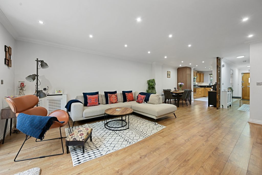 Property photo 2 of 15 Gallery