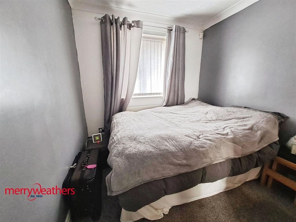 Property photo 2 of 9 Bedroom