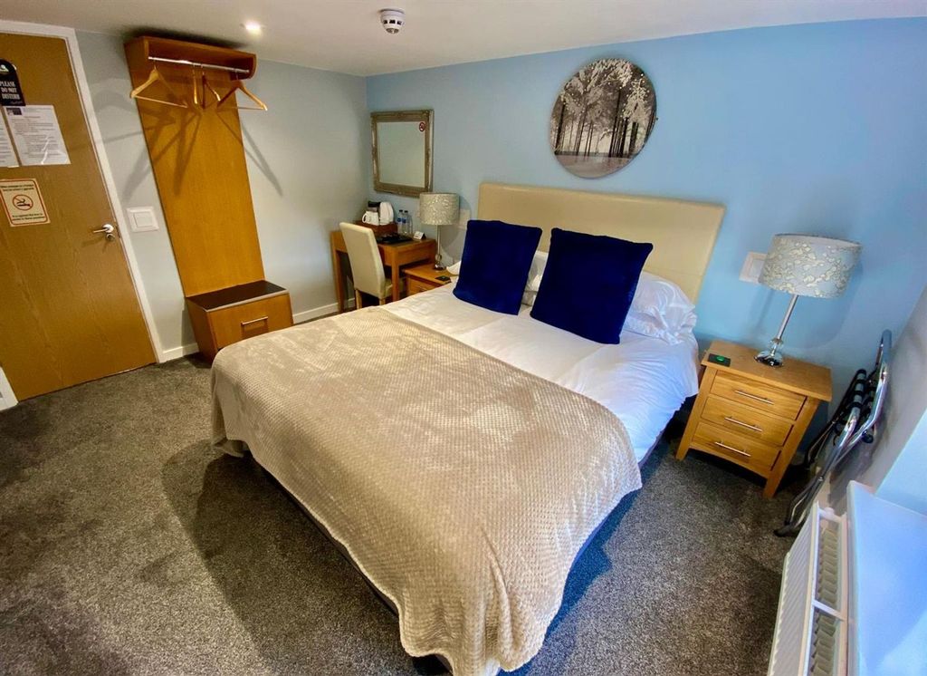 Property photo 3 of 12 1A9c955E-45d3-4567-8853-3264A2854776.Jpg