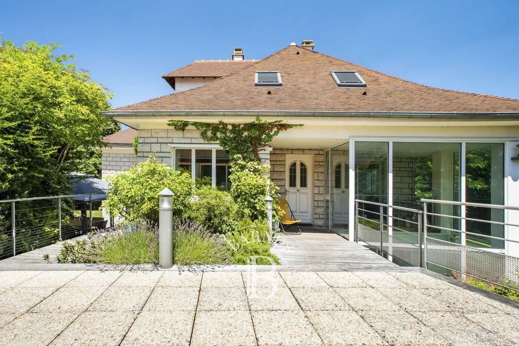 Property photo 2 of 21