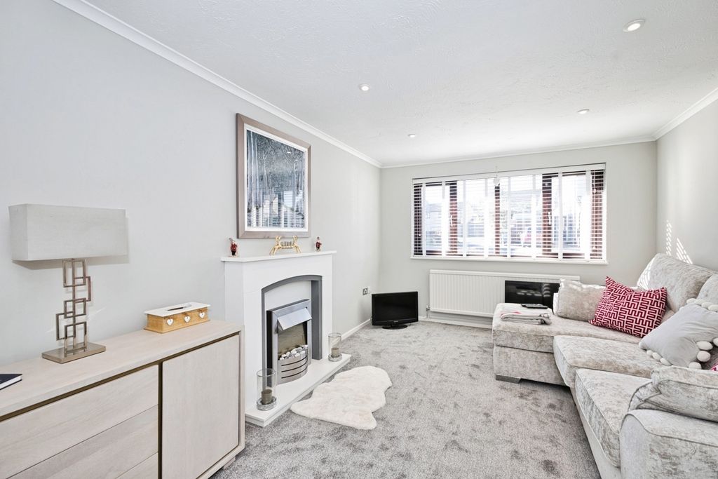 Property photo 2 of 17 Photo