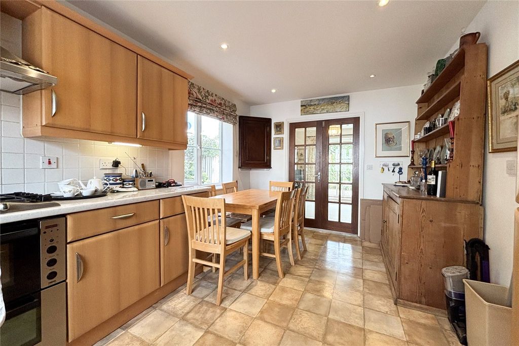 Property photo 2 of 25 Kitchen/Dining