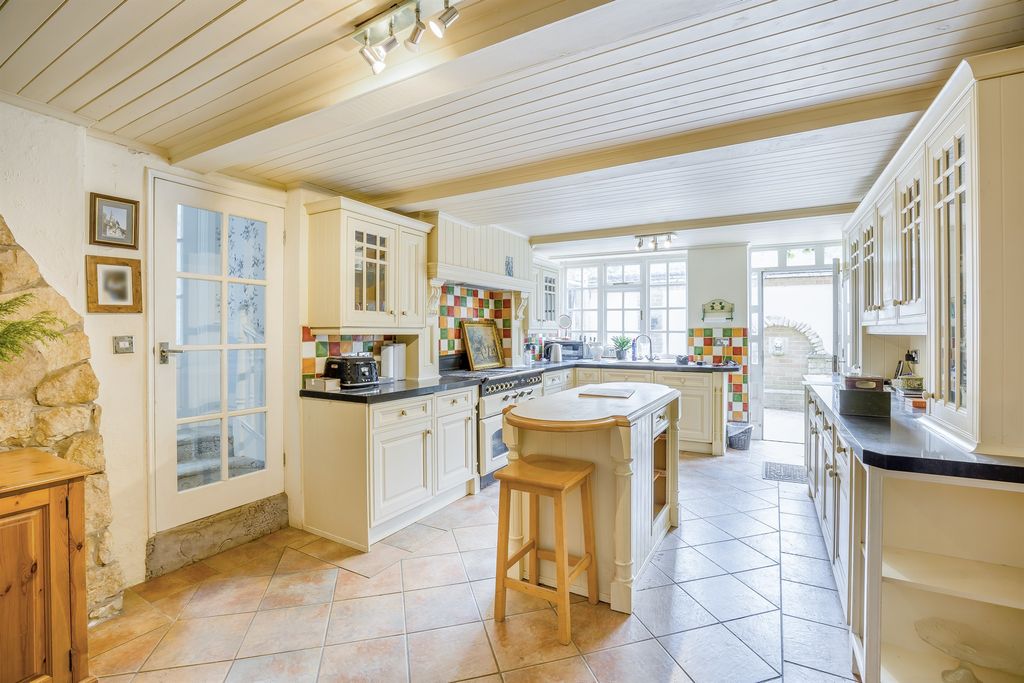 Property photo 2 of 16