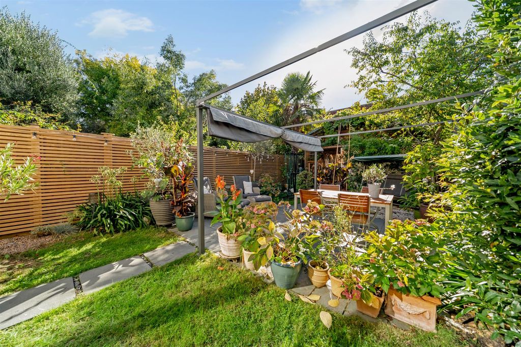 Property photo 3 of 16 Garden