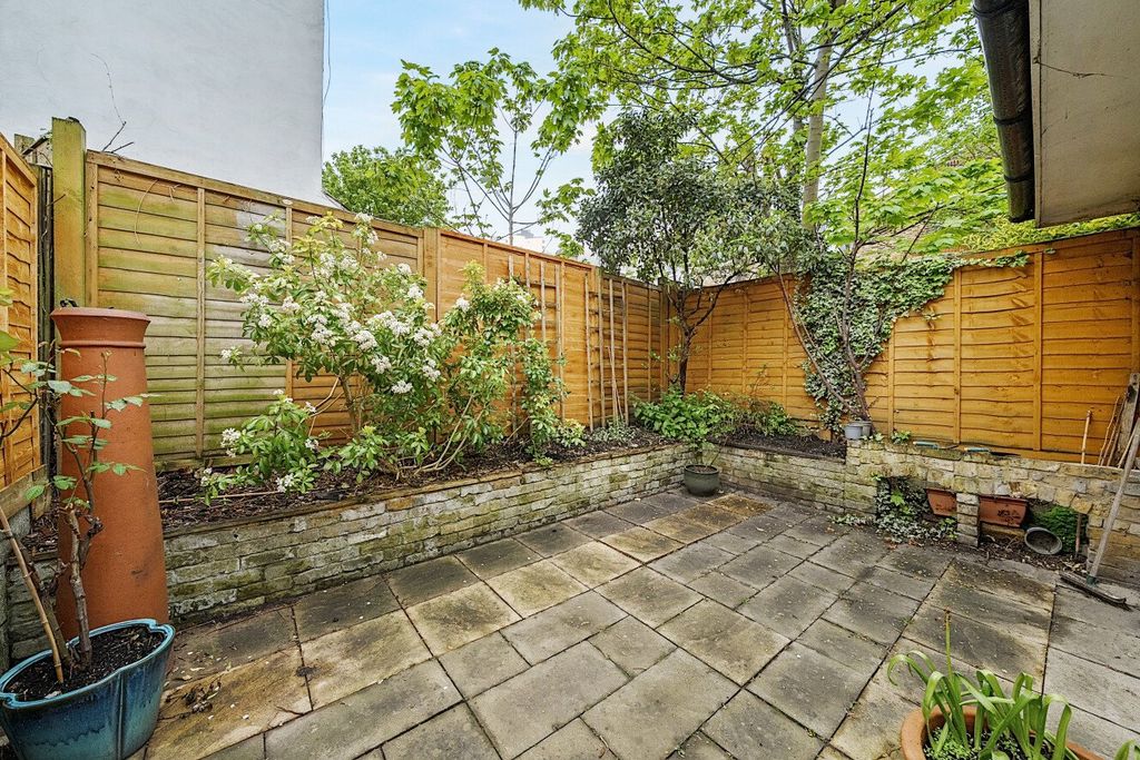Property photo 2 of 8 Picture No. 14