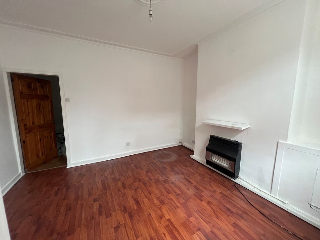 Property photo 2 of 5 Living Room