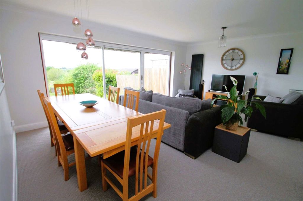 Property photo 3 of 10 Photo