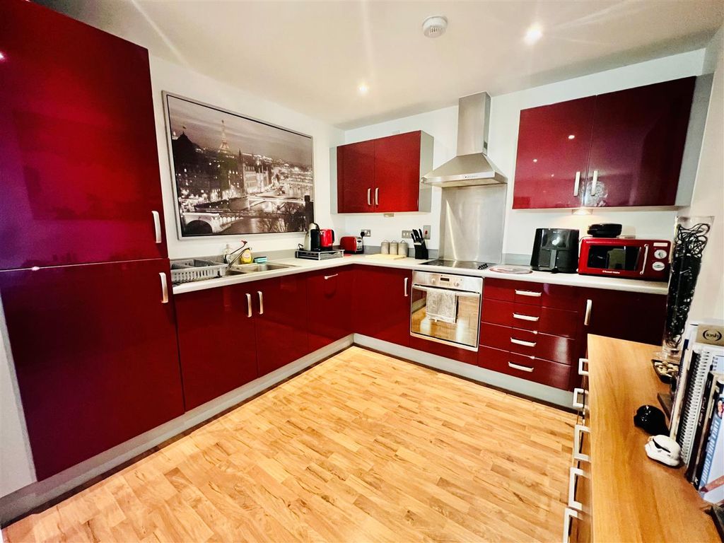 Property photo 3 of 16 Kitchen.Jpeg