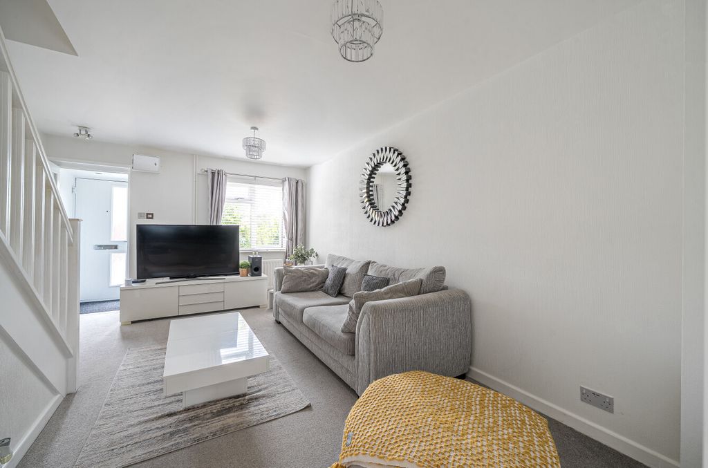 Property photo 2 of 17 1334203-10-689467...