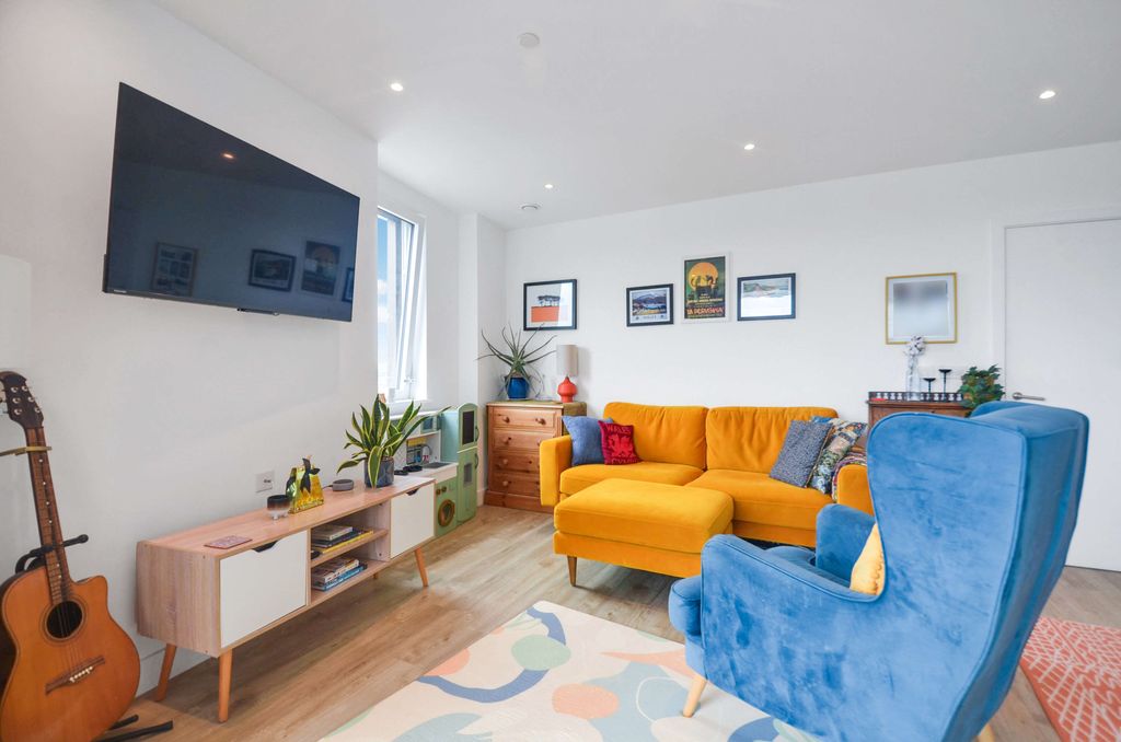 Property photo 3 of 25 Open Plan Living Area (4).Jpg