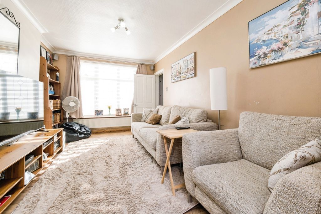 Property photo 3 of 20 Pbox-Img.Jpg