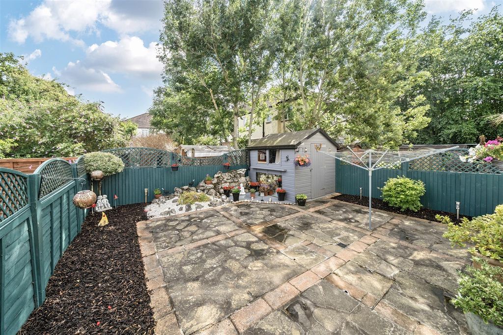 Property photo 2 of 17