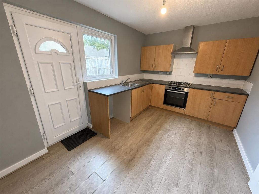 Property photo 2 of 11 Kitchen