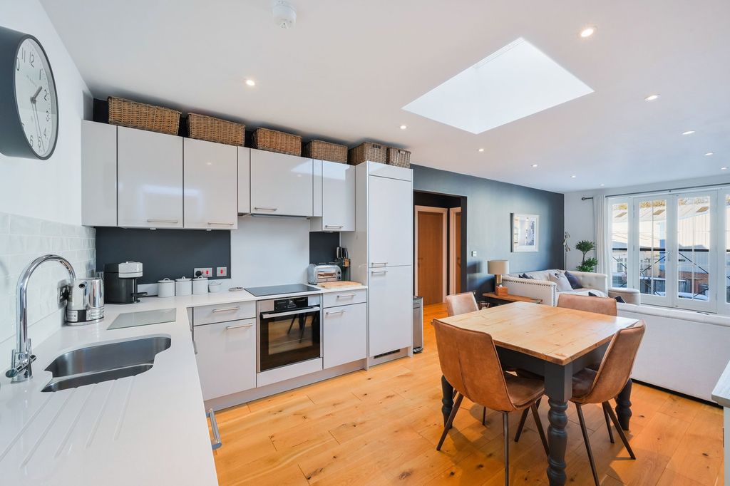 Property photo 3 of 11