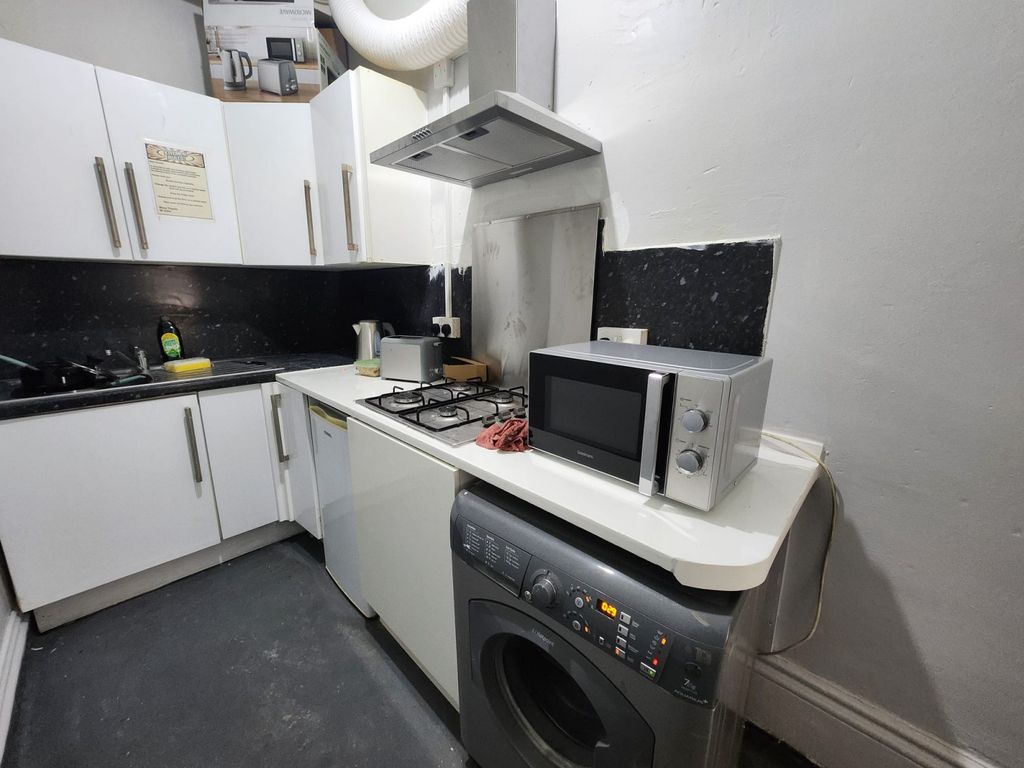 Property photo 3 of 6 Room