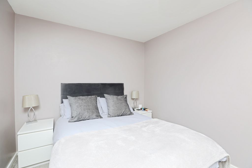 Property photo 3 of 17 Photo