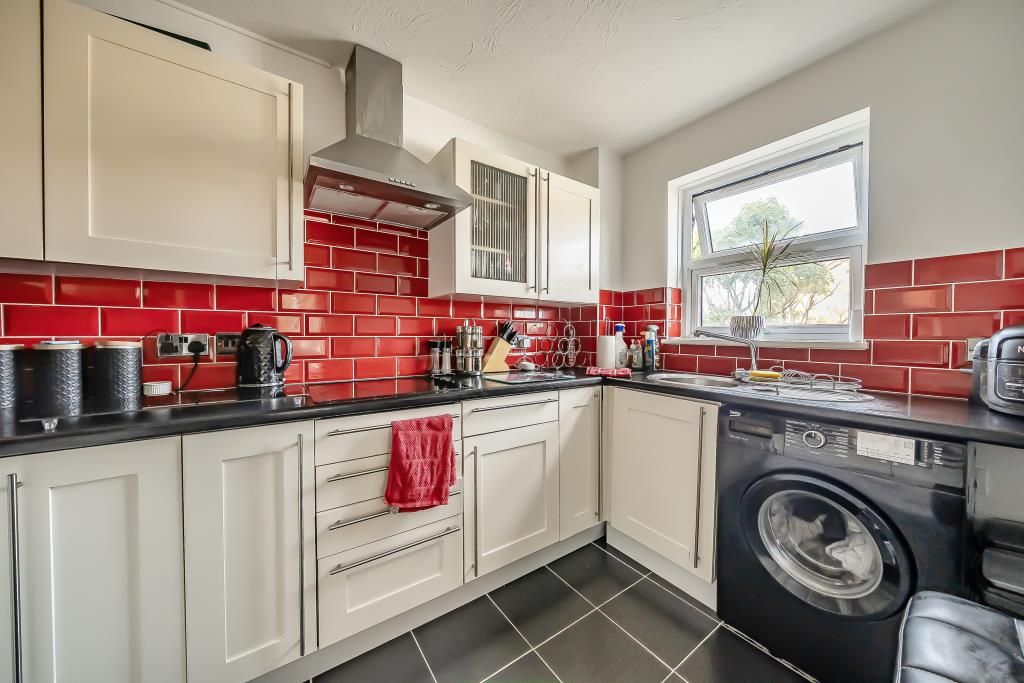 Property photo 3 of 18 Kitchen