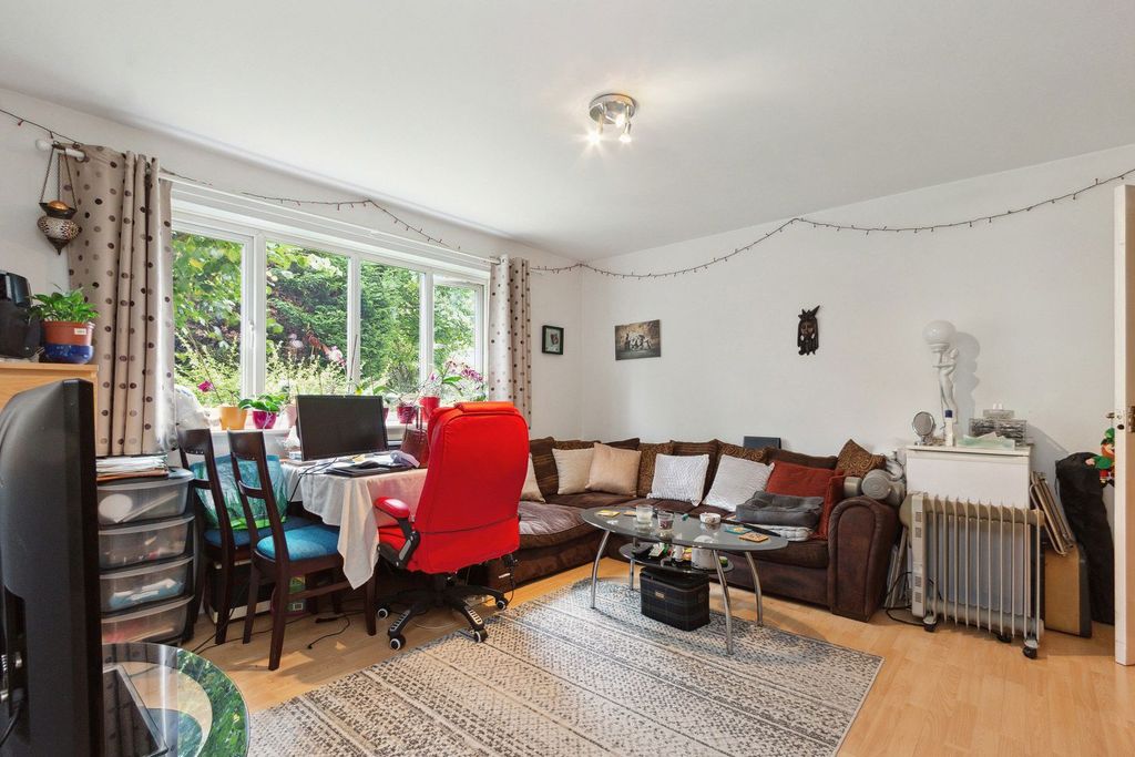 Property photo 3 of 6