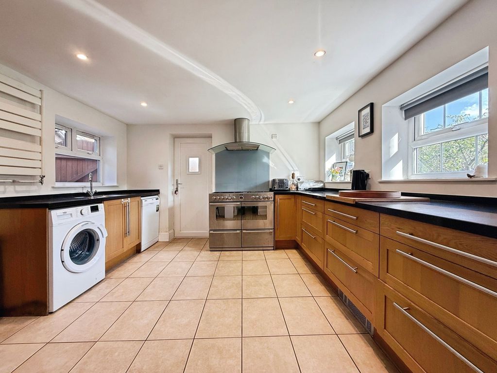 Property photo 3 of 26 Kitchen