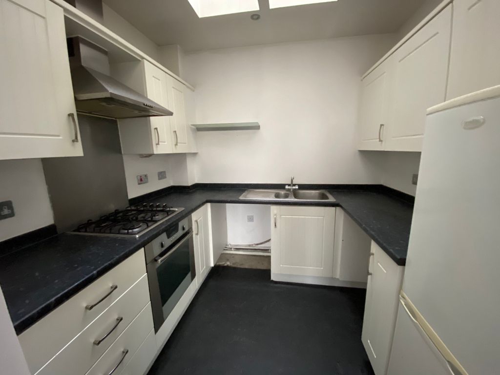 Property photo 3 of 7 Kitchen