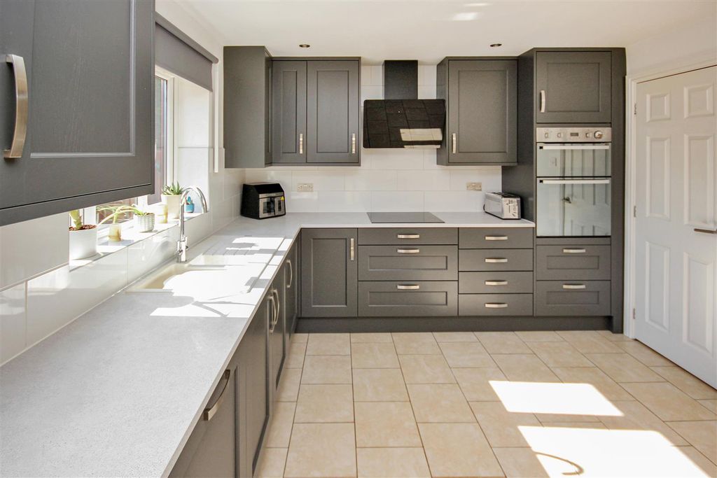 Property photo 2 of 21 Kitchen 2.Jpg