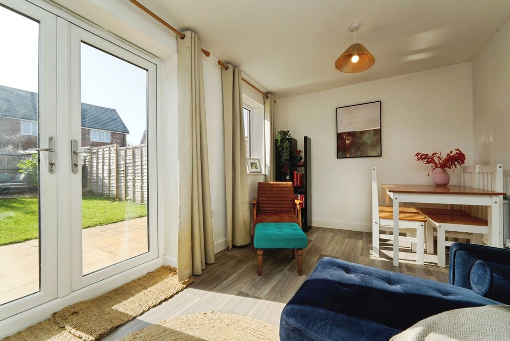 Property photo 3 of 12 Pbox-Img.Jpg