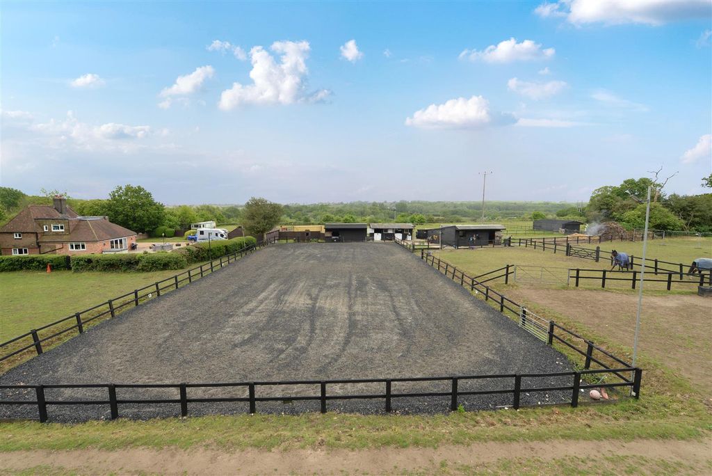 Property photo 2 of 22 20m x 45m Riding Arena