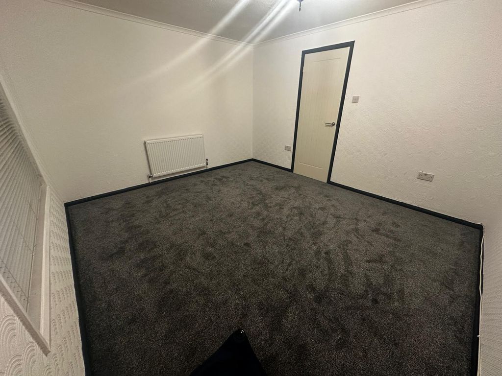 Property photo 3 of 7 Living Room