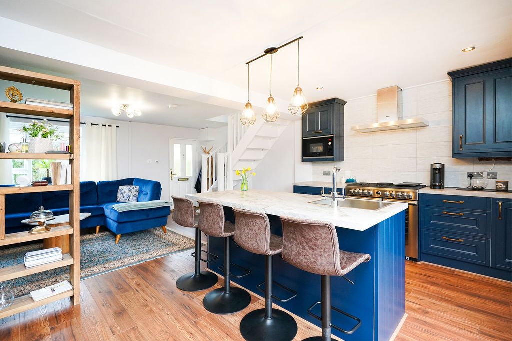 Property photo 3 of 21