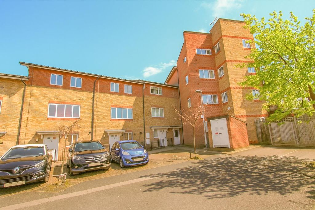 Property photo 1 of 6