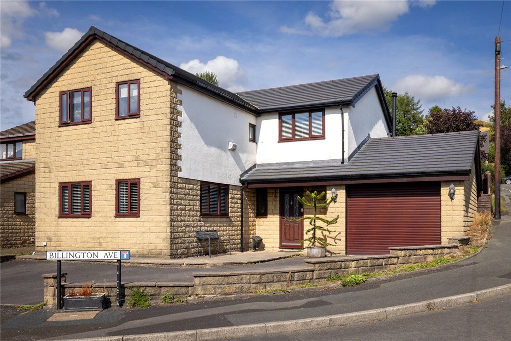 Property photo 1 of 30 Large Detached Home