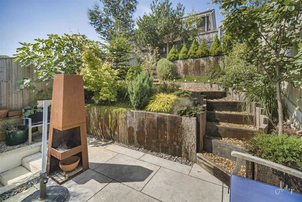Property photo 3 of 25