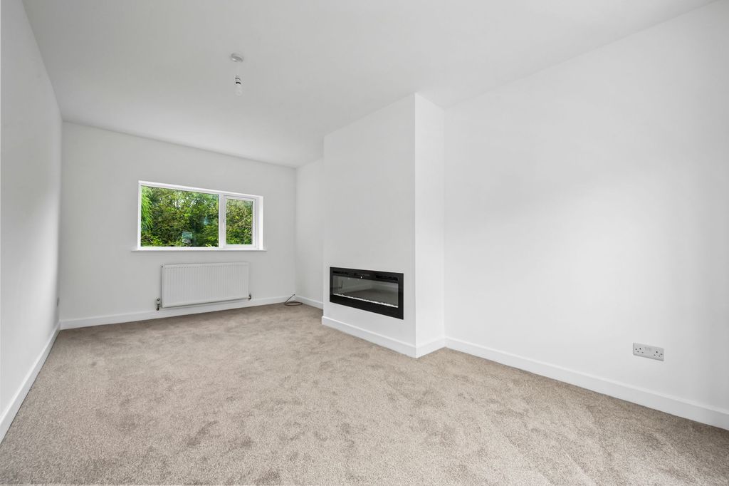 Property photo 3 of 28